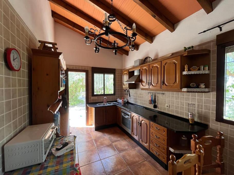 Farmhouse Surrounded By Centenary Olive Trees Olías Exterior foto