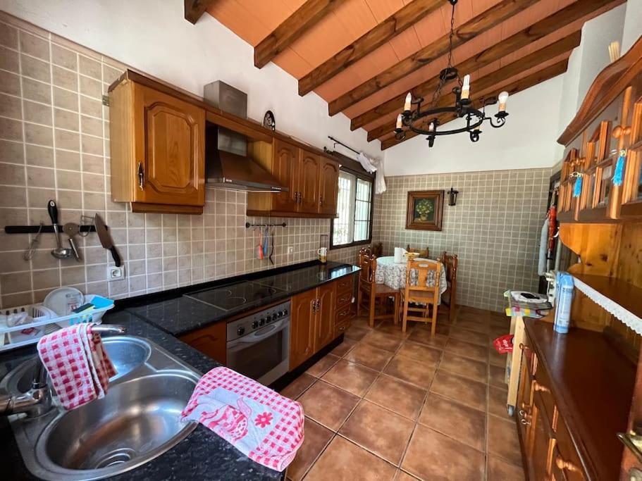 Farmhouse Surrounded By Centenary Olive Trees Olías Exterior foto